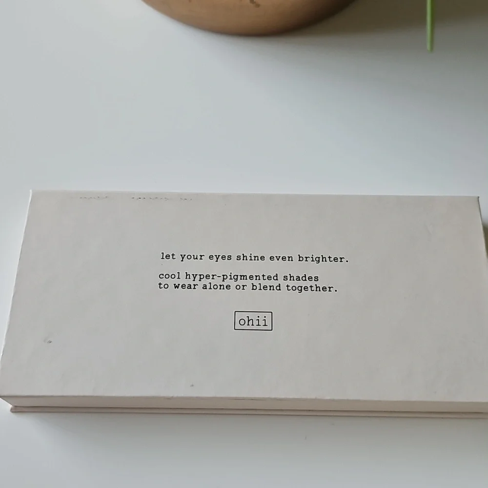 Urban Outfitters Ohii Eyeshadow Magic Hour Palette Romantic Shades